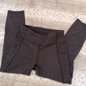 Lululemon Invigorate 23” High Rise Crop Legging Sz 6 Black and Grey